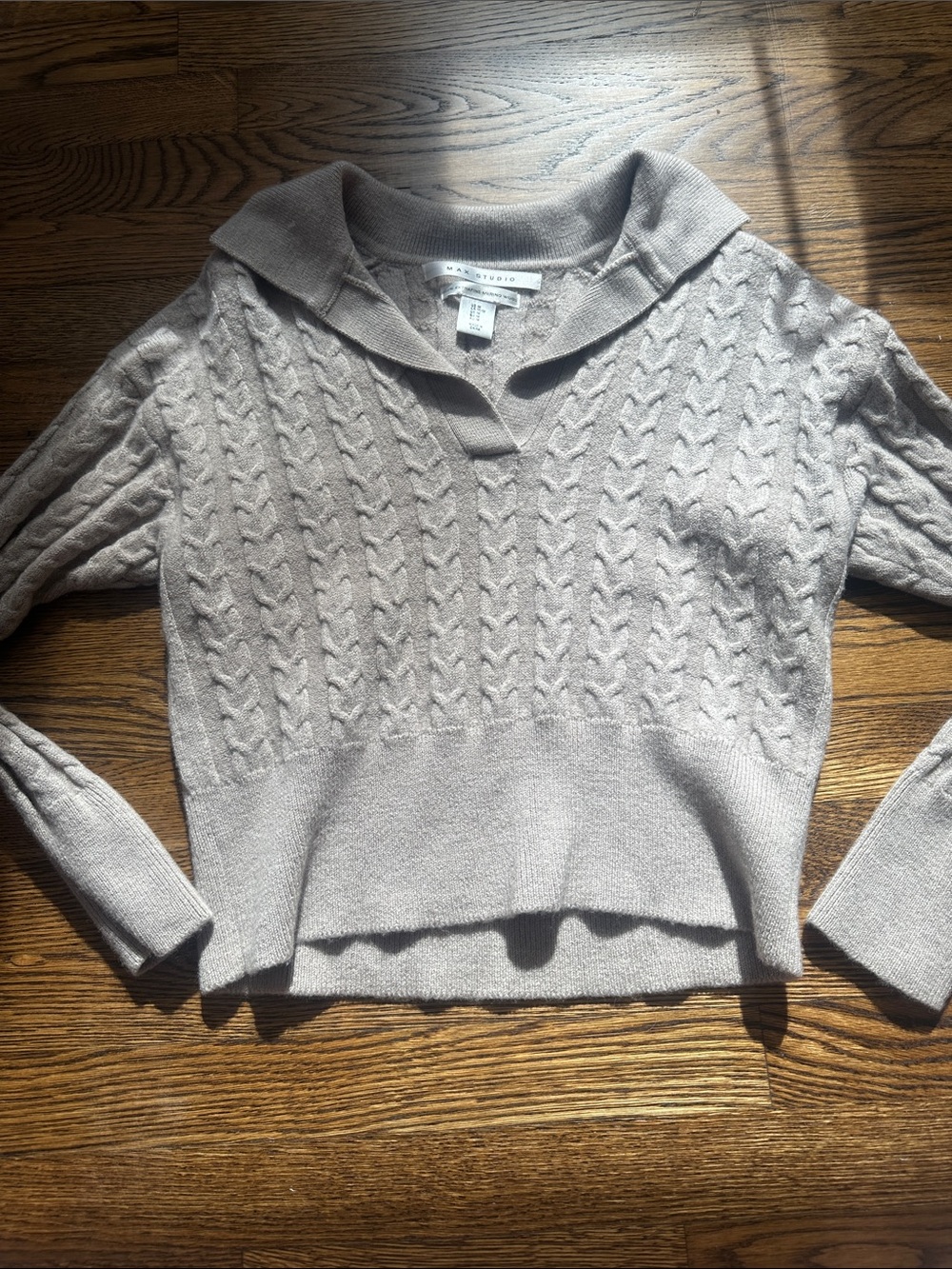 Cable V‑Neck Collar downtown girl Sweater
Note: never worn